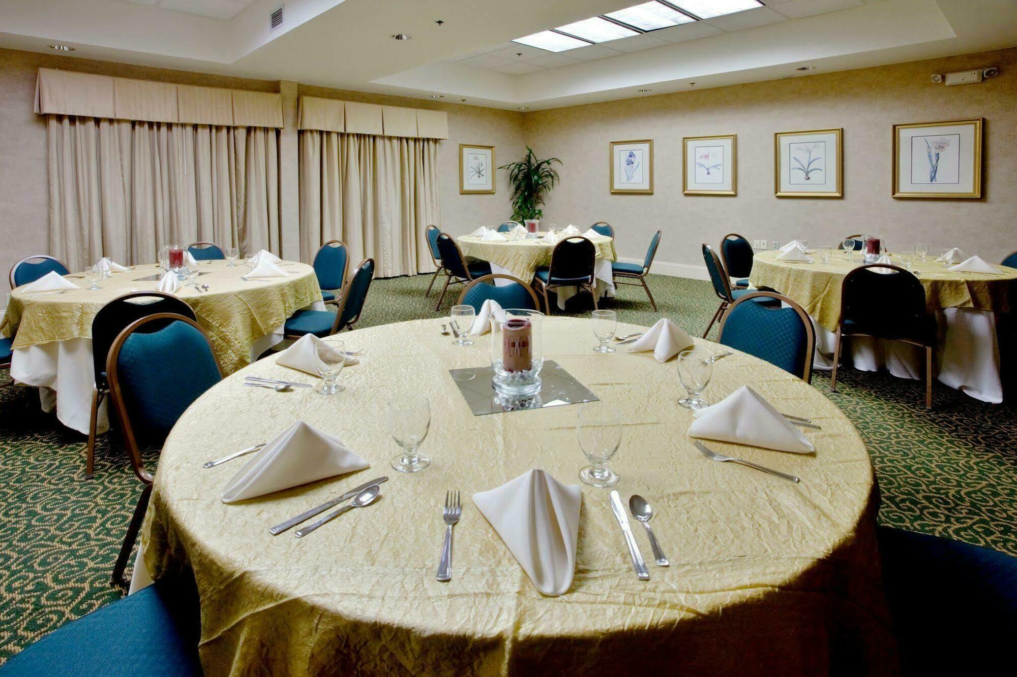 Holiday Inn & Suites Raleigh Cary By Ihg Restauracja zdjęcie